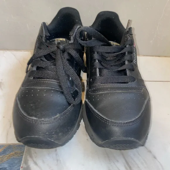Girls Reebok Classic Black Shoes Size 4.5 - Picture 2 of 8